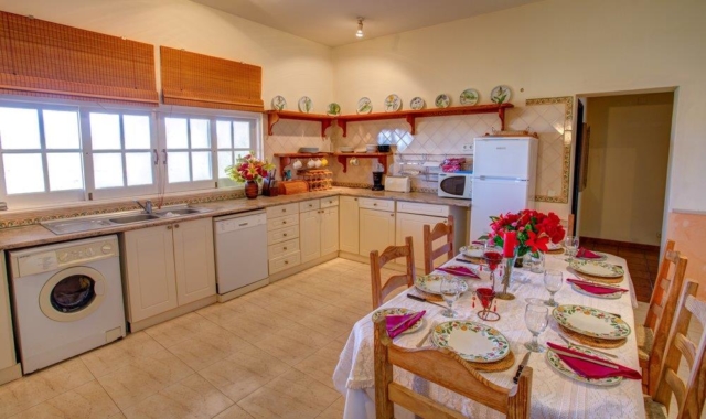 wheelchair freindly kitchen, accessible kitchen, holiday villa, algarve, portugal, accessible europe