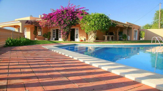 Wheelchair accessible holiday villa, with wheelchair accessible van, WAV, pool lift, hoist, shower trolley, algarve, portugal