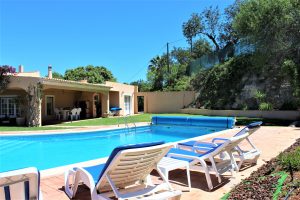 Pool and garden Luz do sol May 2019